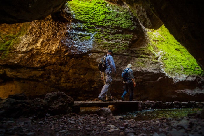 Pinnacles-BearGulchCave-visitors_NPSKurtMoses_700 Visitors explore Bear Gulch Cave in Pinnacles National Park