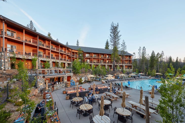 BBQ area poolside at Rush Creek Lodge