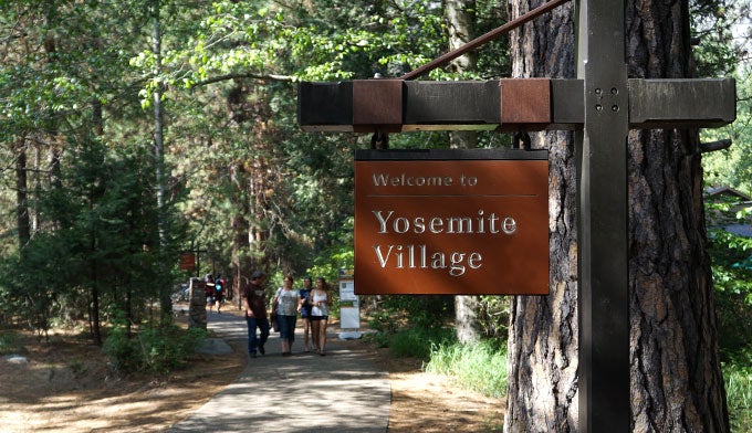 YT-Yosemite-Village-Sign_Gloria_680 Welcome to Yosemite Village